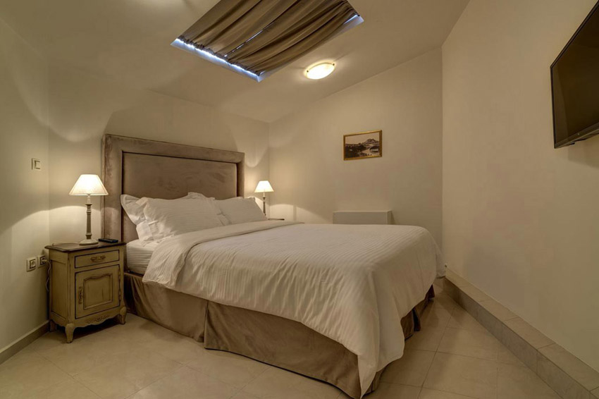 HOME & POETRY -PLAKA ATHENS

